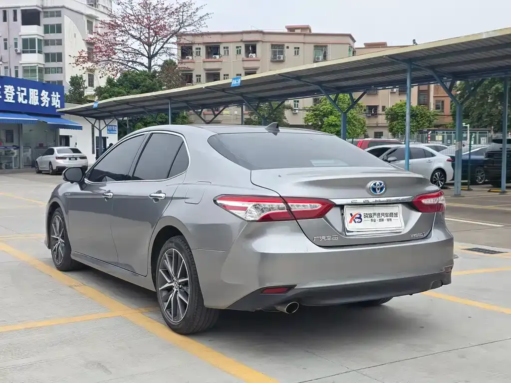 Toyota Camry — фото 3