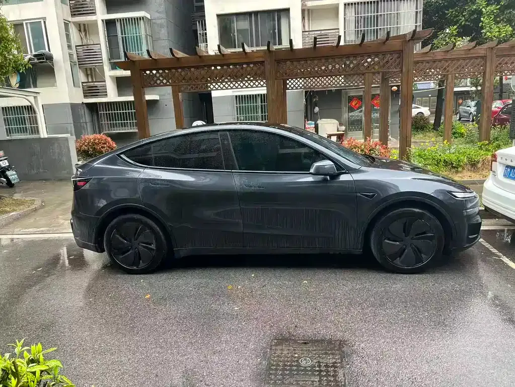 Tesla Model Y — фото 7