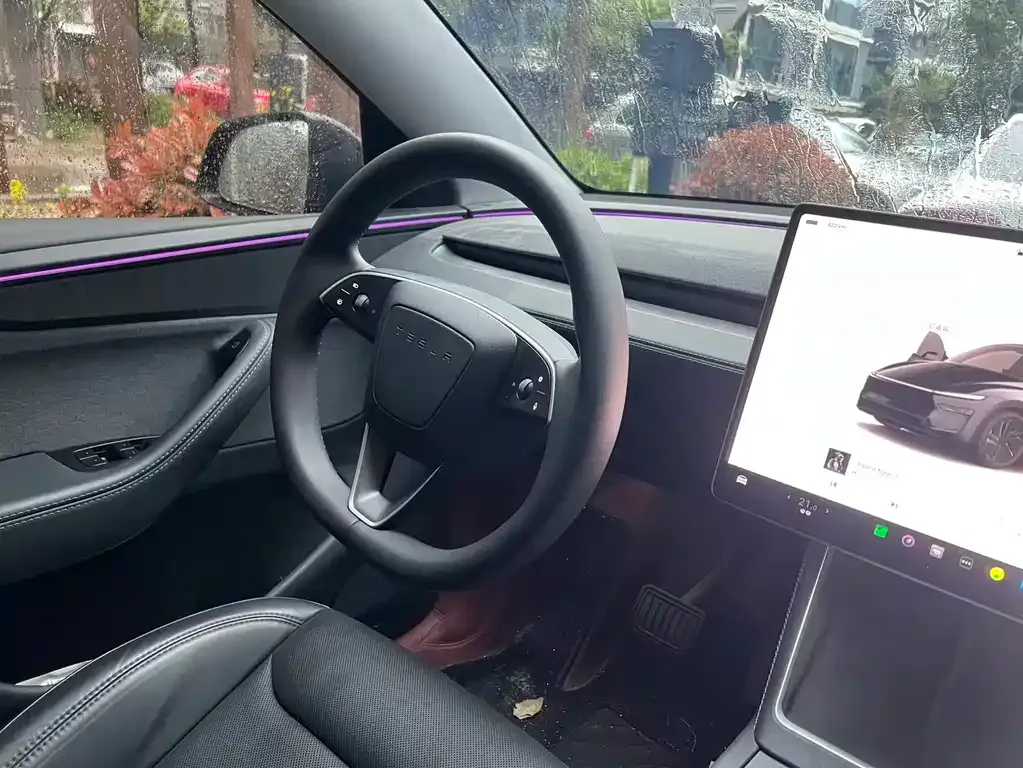 Tesla Model Y — фото 5