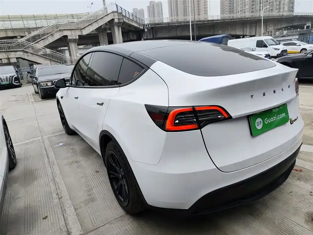 Tesla Model Y — фото 6