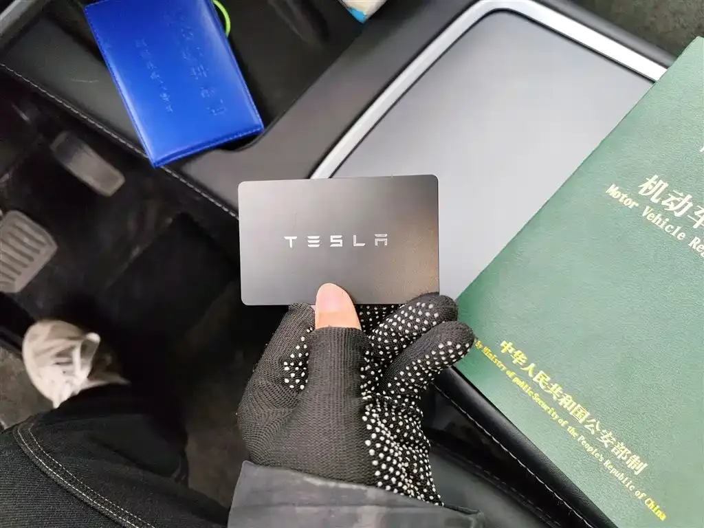Tesla Model Y — фото 10