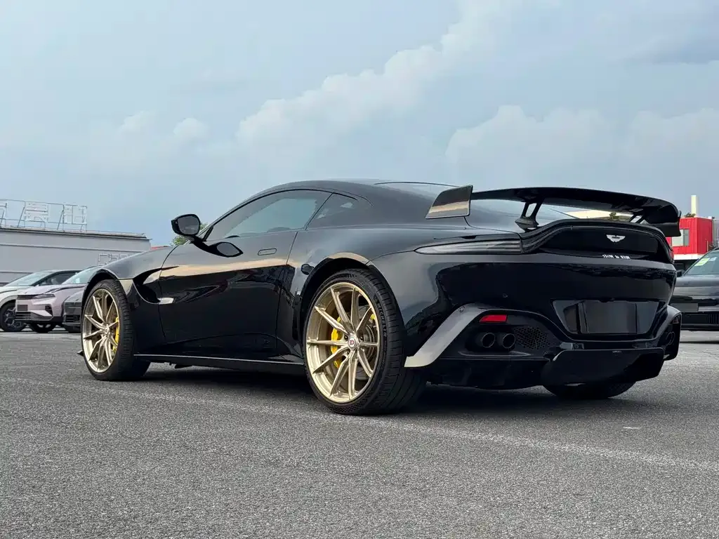 Aston Martin V8 Vantage 2021 из CN, фото 7