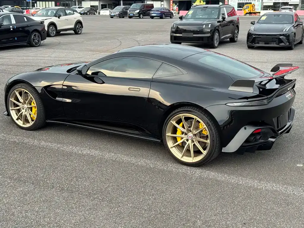 Aston Martin V8 Vantage 2021 из CN, фото 9