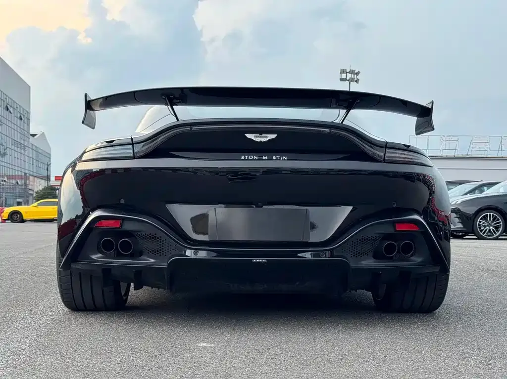 Aston Martin V8 Vantage 2021 из CN, фото 5