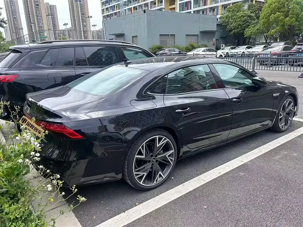 Audi A7L — фото 9