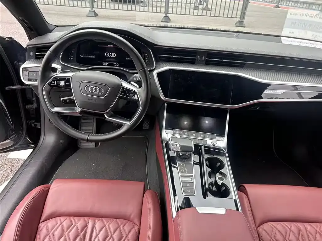 Audi A7L — фото 1