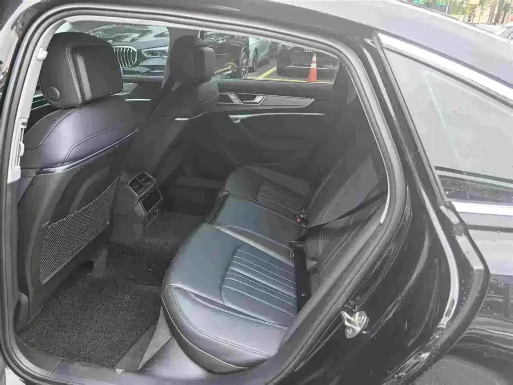 Audi A6L 2024 из CN, фото 6