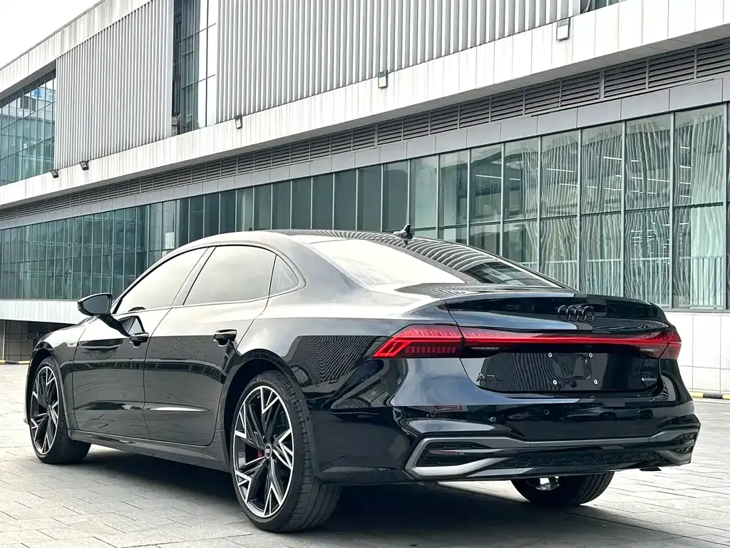 Audi A7L — фото 5