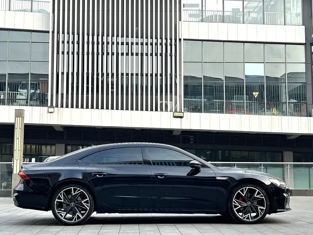 Audi A7L — фото 2