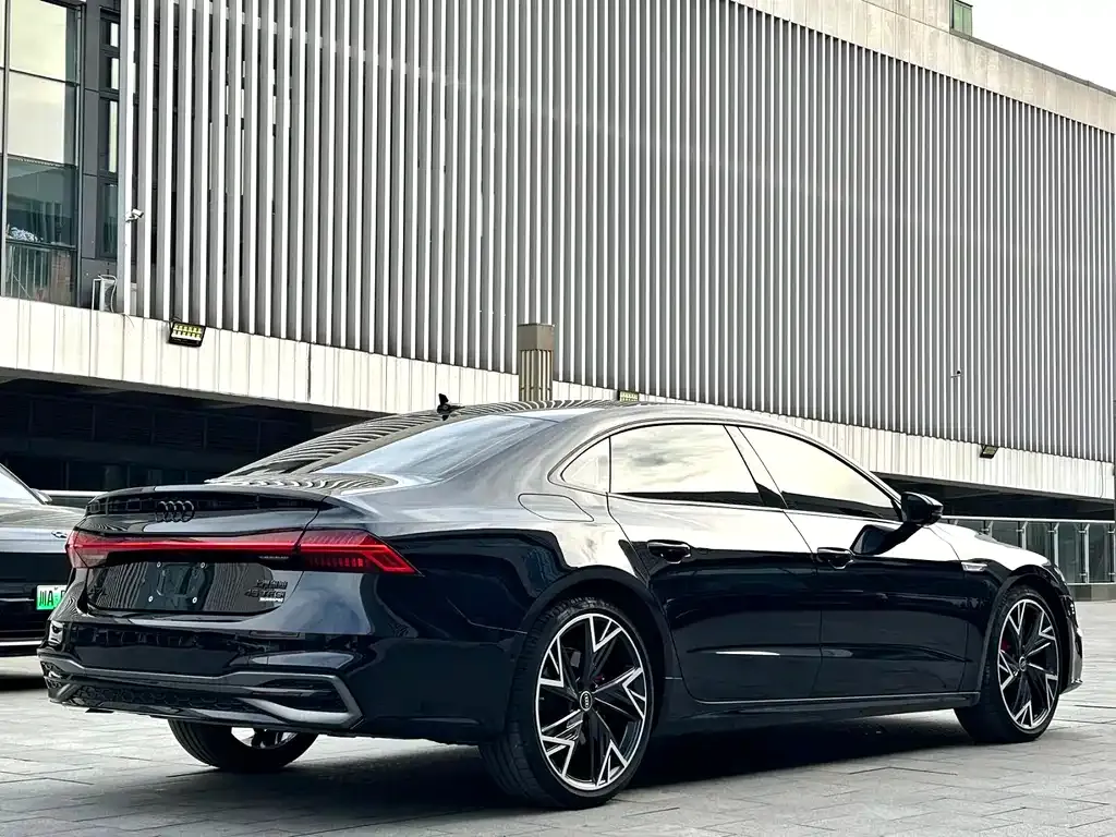 Audi A7L — фото 8