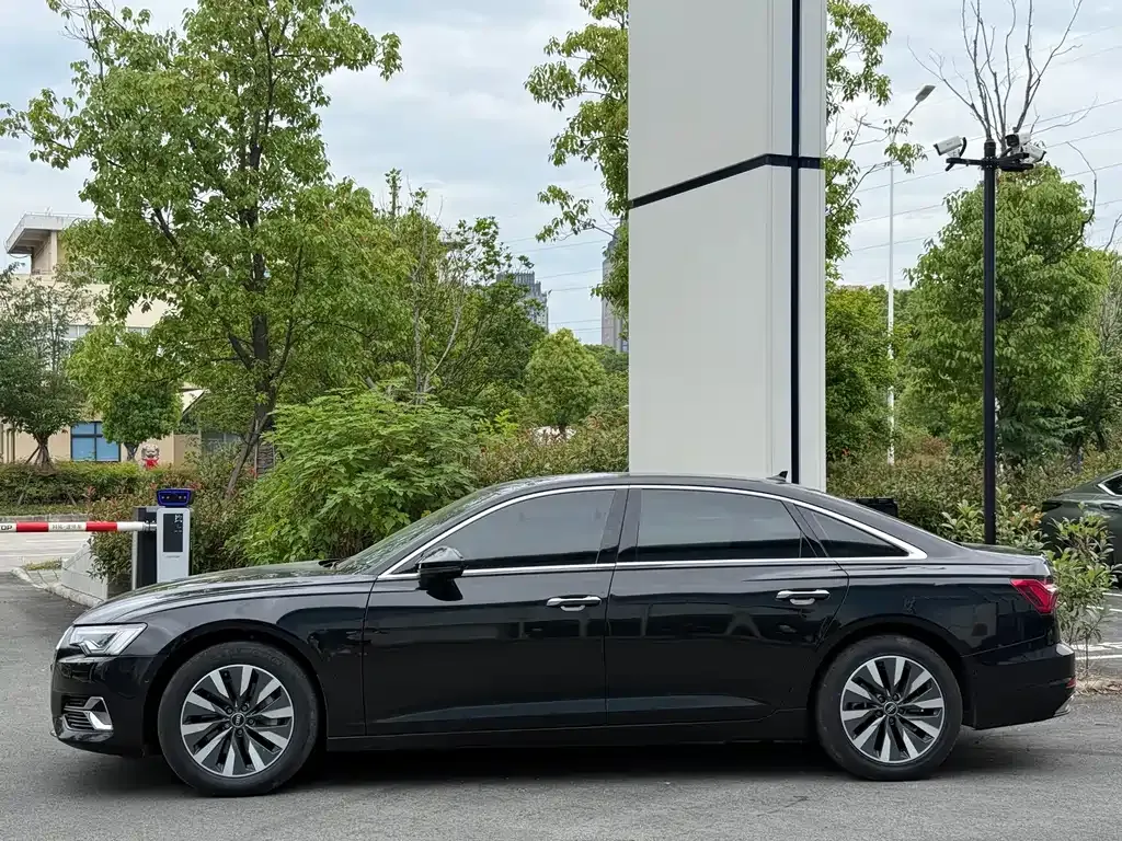 Audi A6L 2023 из CN, фото 8
