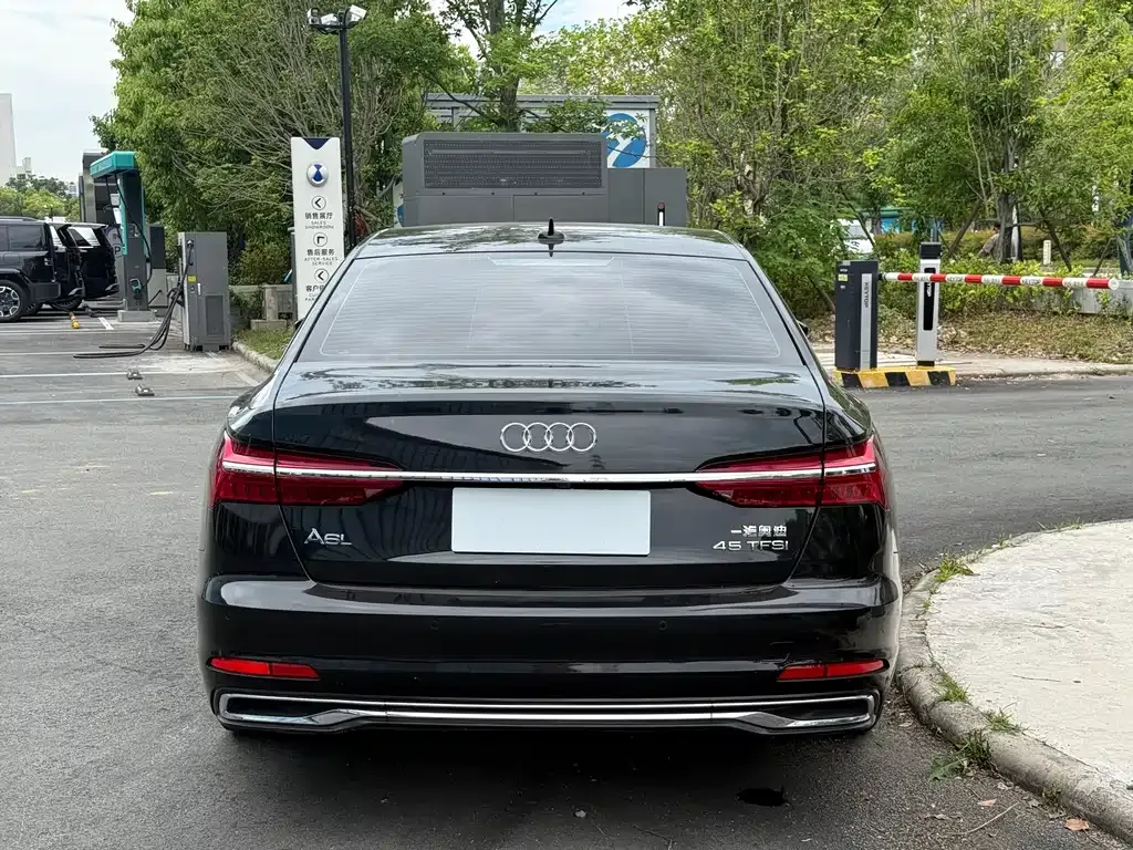 Audi A6L 2023 из CN, фото 9