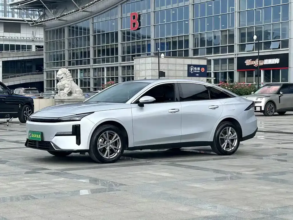 Geely Galaxy L6