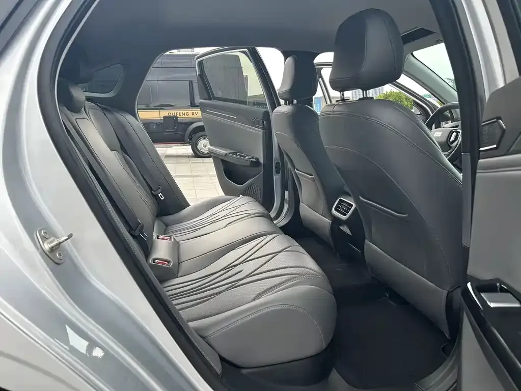 Geely Galaxy L6 2025 из CN, фото 2