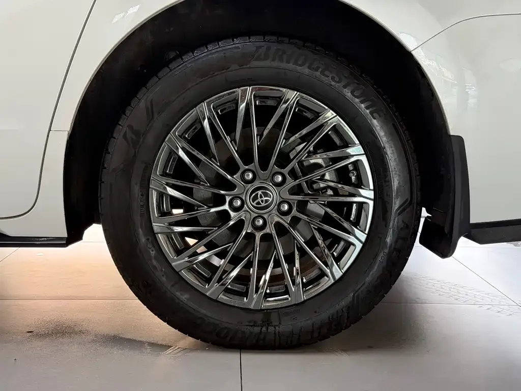 Toyota Sienna — фото 9