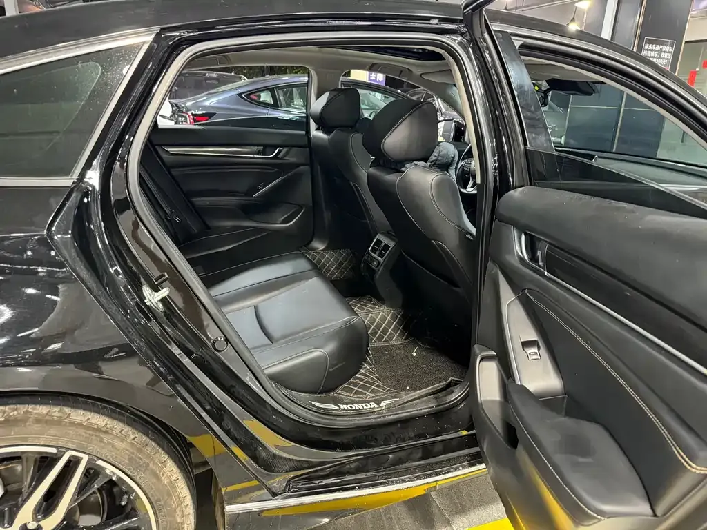 Honda Accord — фото 10
