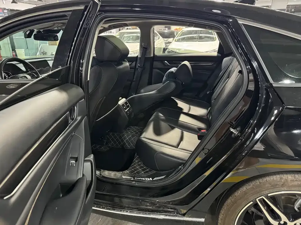 Honda Accord — фото 9
