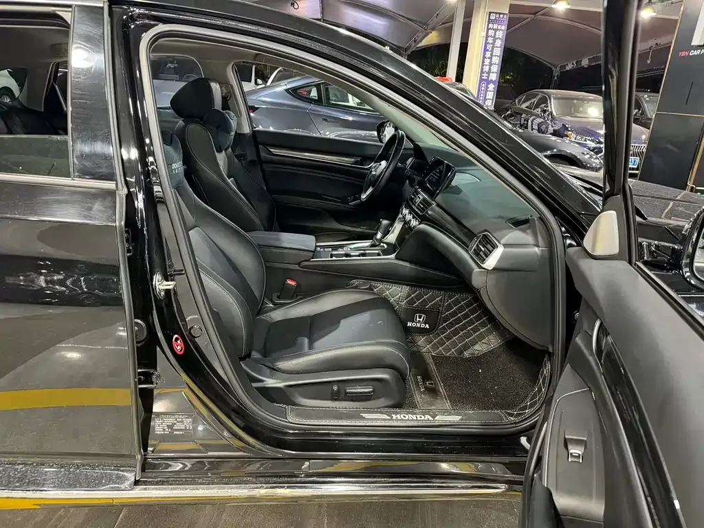 Honda Accord — фото 8