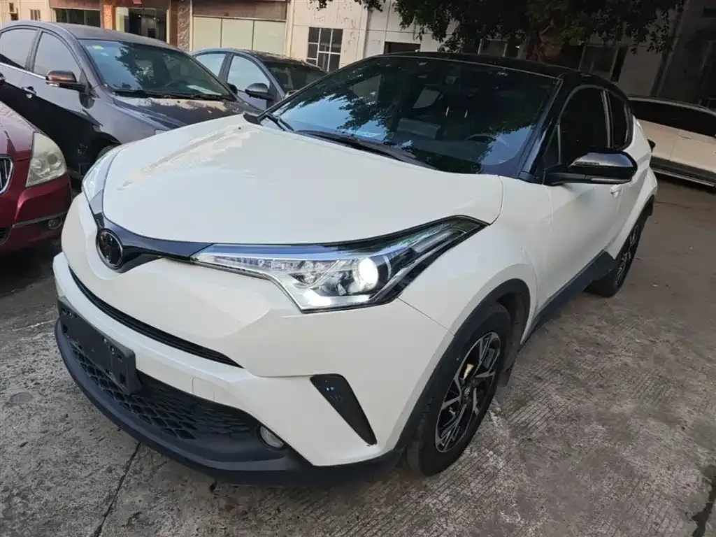 Toyota C-HR — фото 1