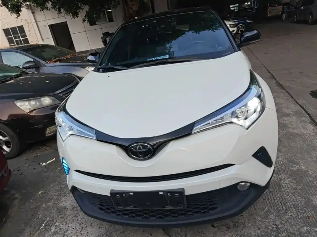 Toyota C-HR — фото 9