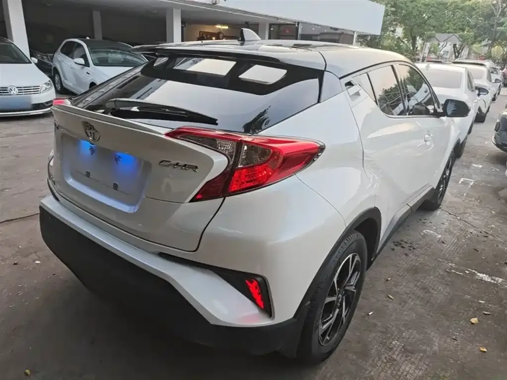 Toyota C-HR — фото 4