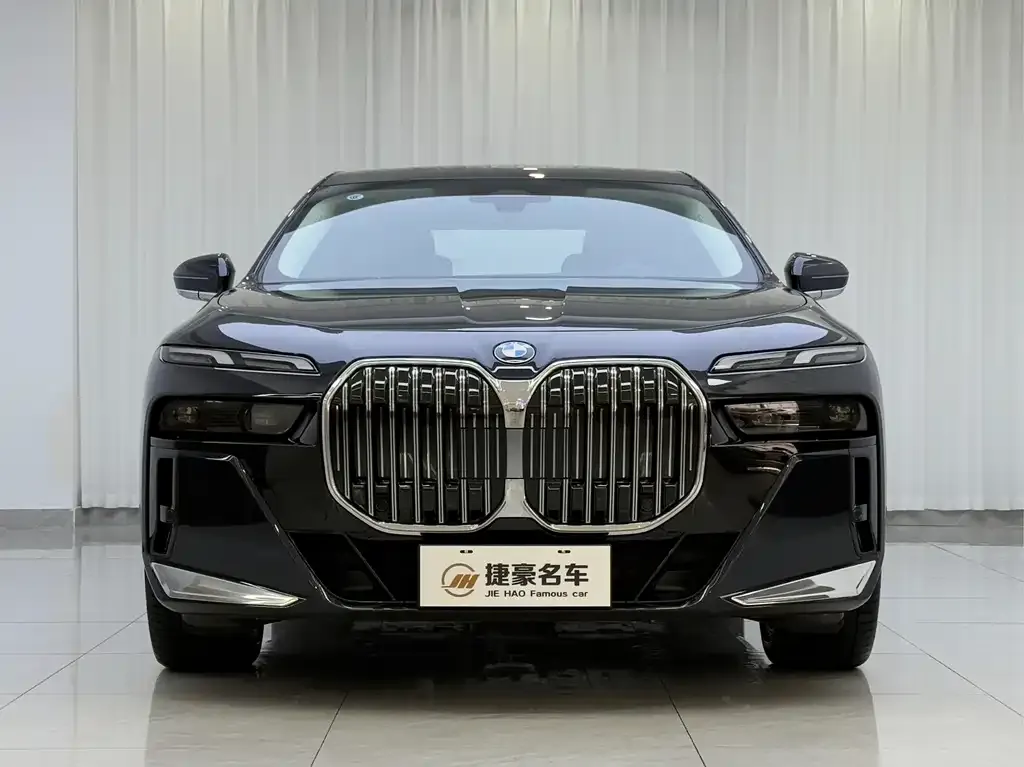 BMW 7 Series — фото 1