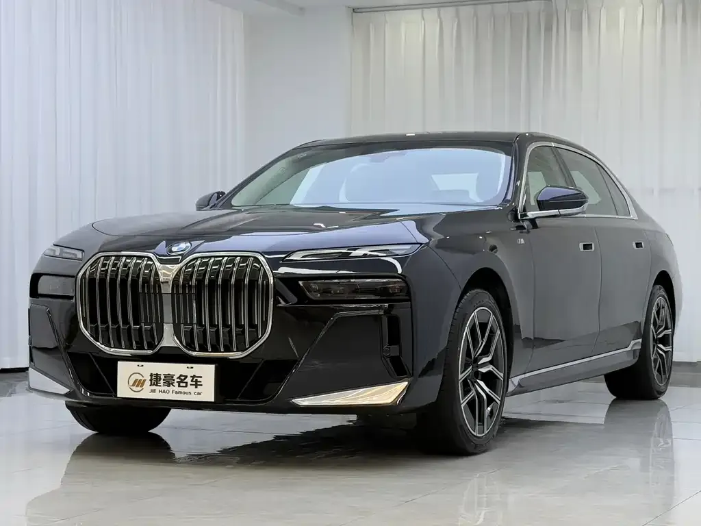 BMW 7 Series — фото 10