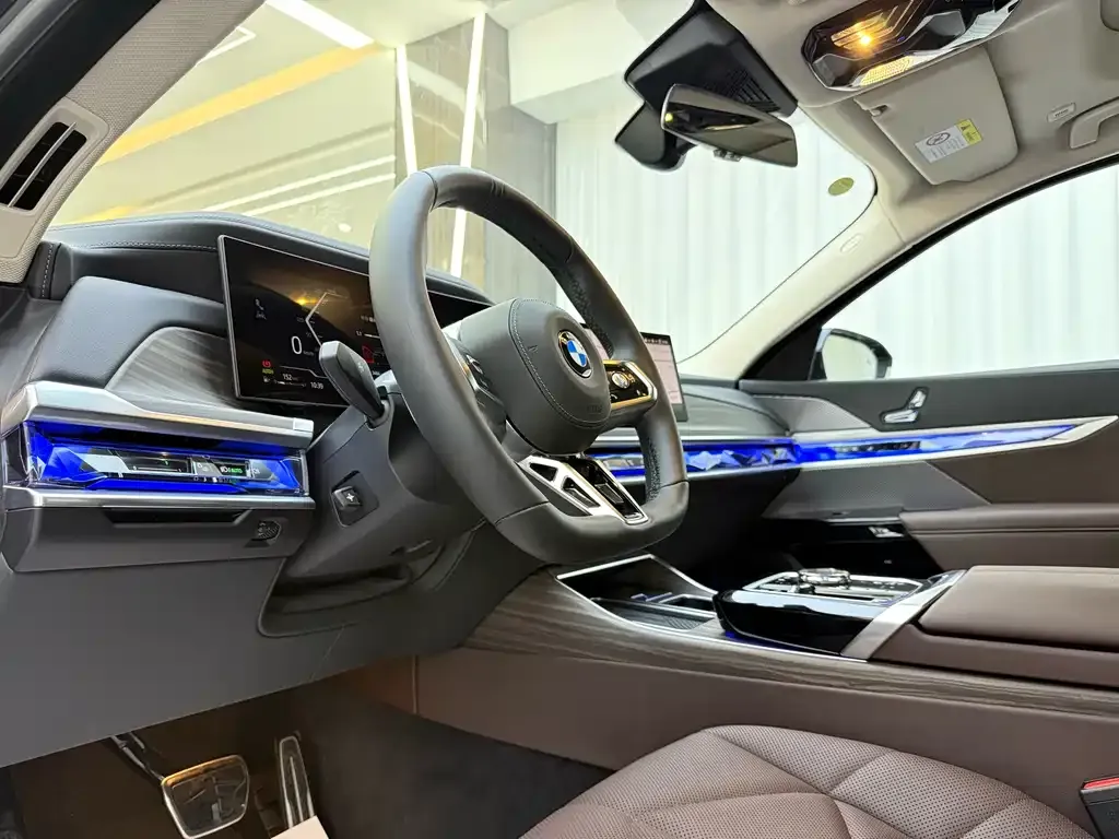 BMW 7 Series — фото 4