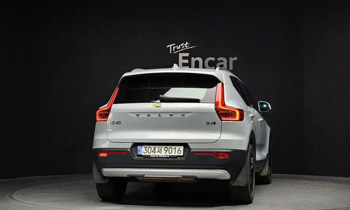 Volvo XC40 — фото 6