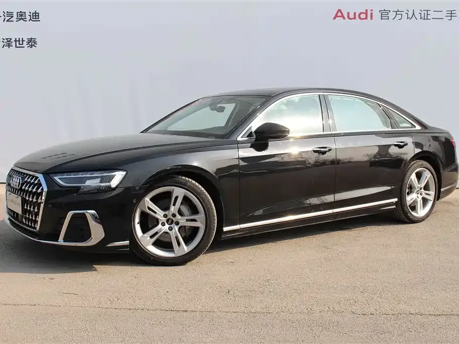 Audi A8 — фото 1