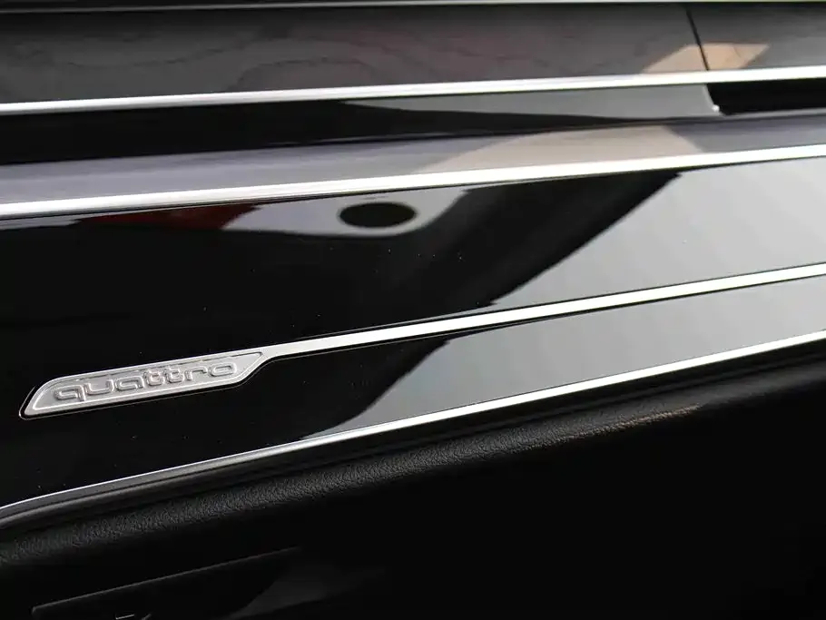 Audi A8 — фото 3