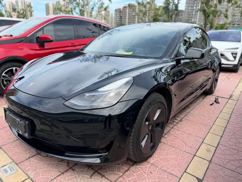 Tesla Model 3 — фото 1