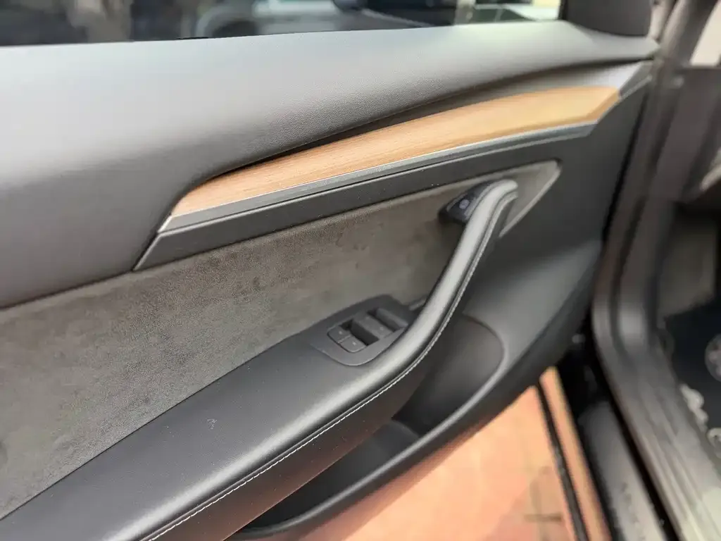 Tesla Model 3 — фото 3