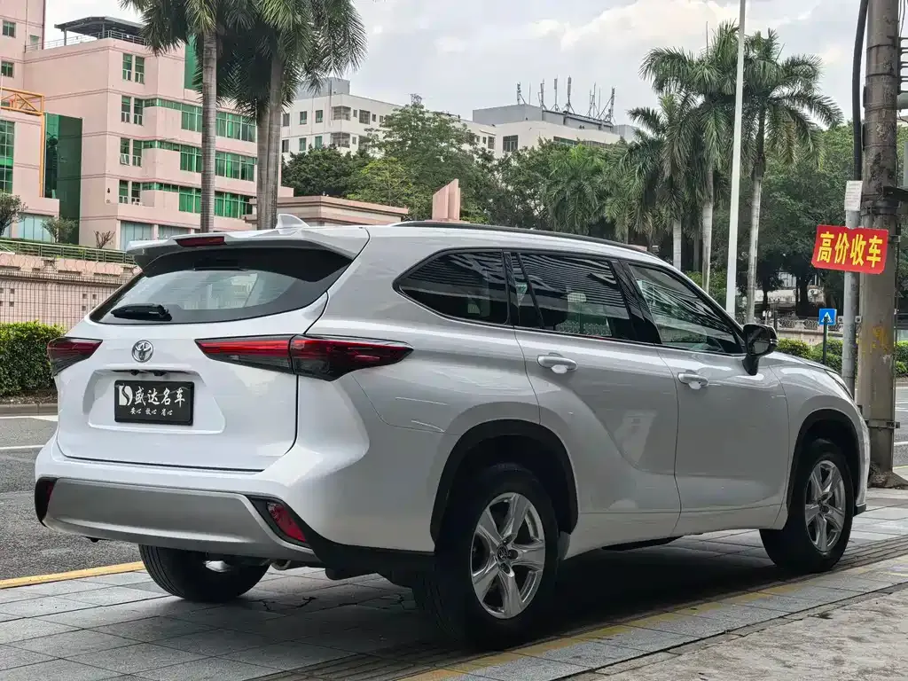 Toyota Highlander — фото 3