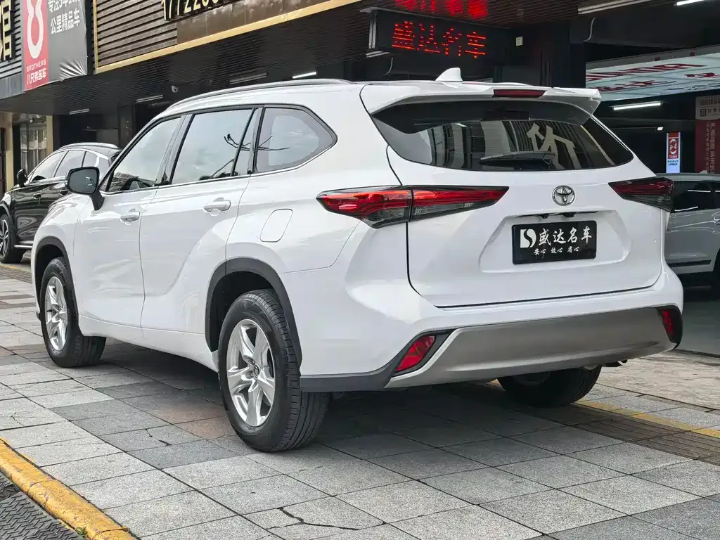 Toyota Highlander — фото 10