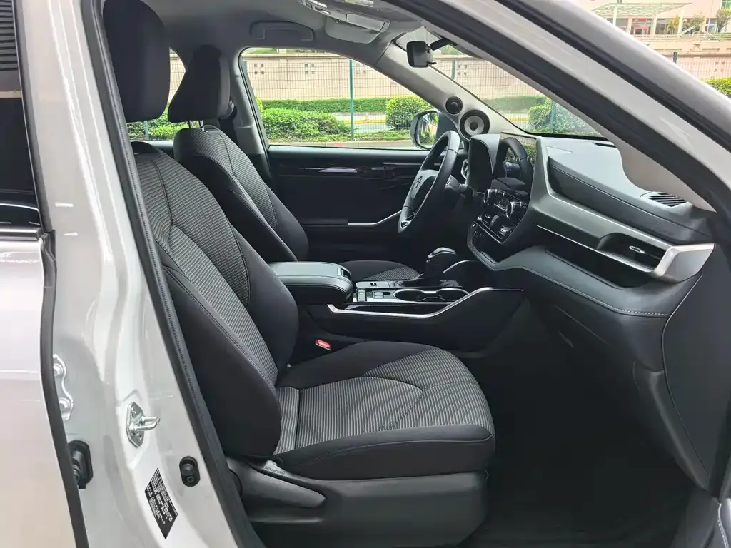 Toyota Highlander — фото 6