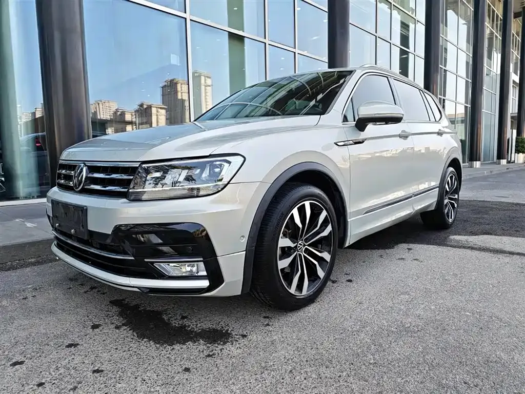 Volkswagen Tiguan L — фото 1