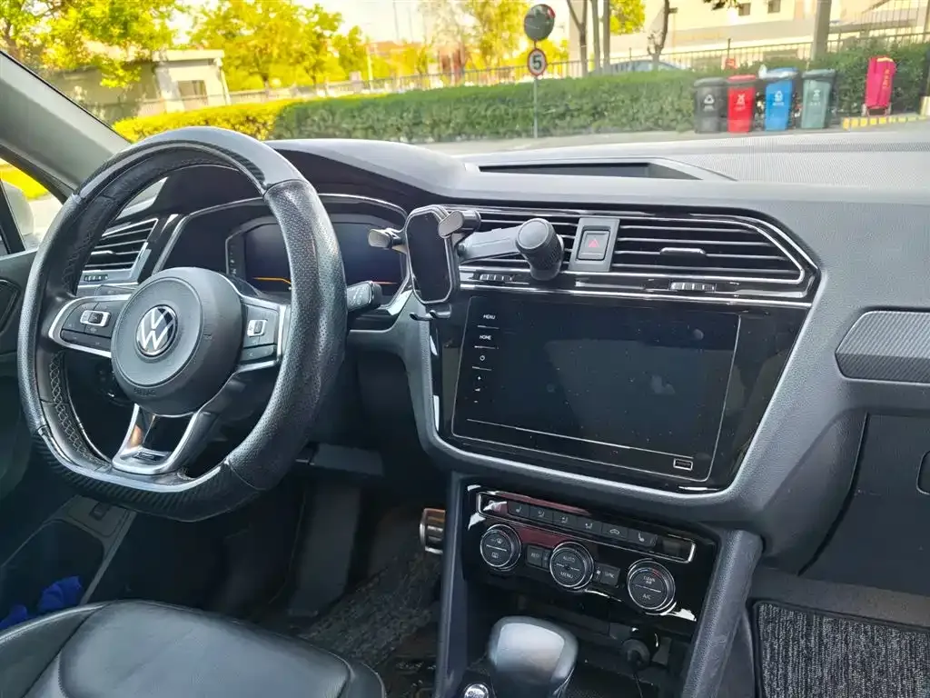 Volkswagen Tiguan L — фото 4