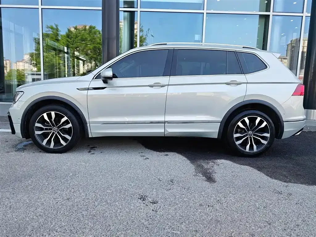 Volkswagen Tiguan L — фото 8