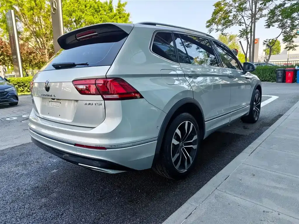 Volkswagen Tiguan L — фото 7