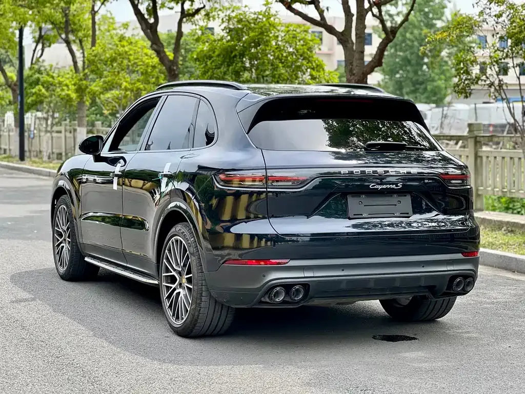 Porsche Cayenne — фото 10