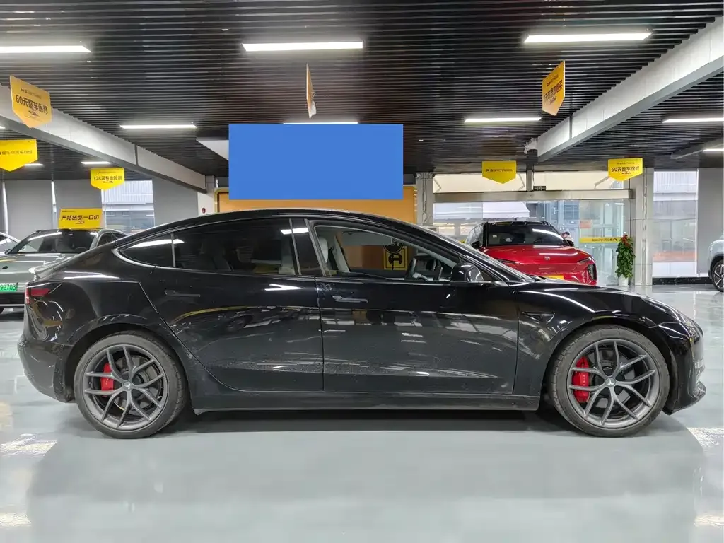 Tesla Model 3 — фото 4