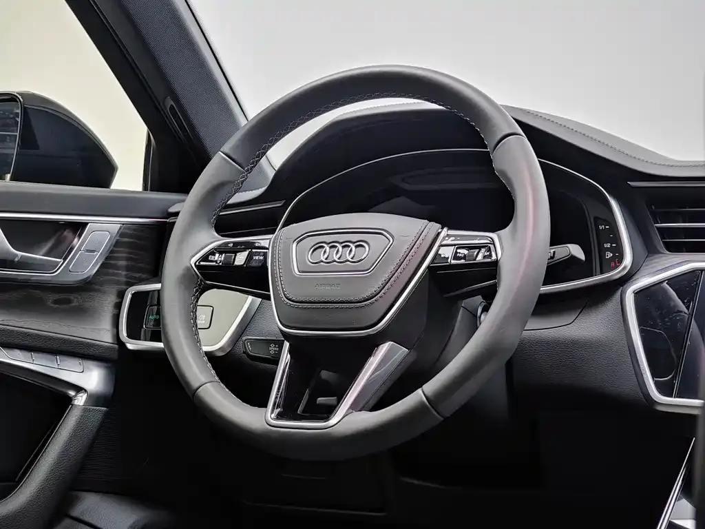 Audi A6L — фото 9