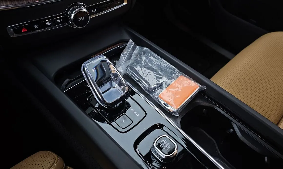 Volvo XC60 — фото 10