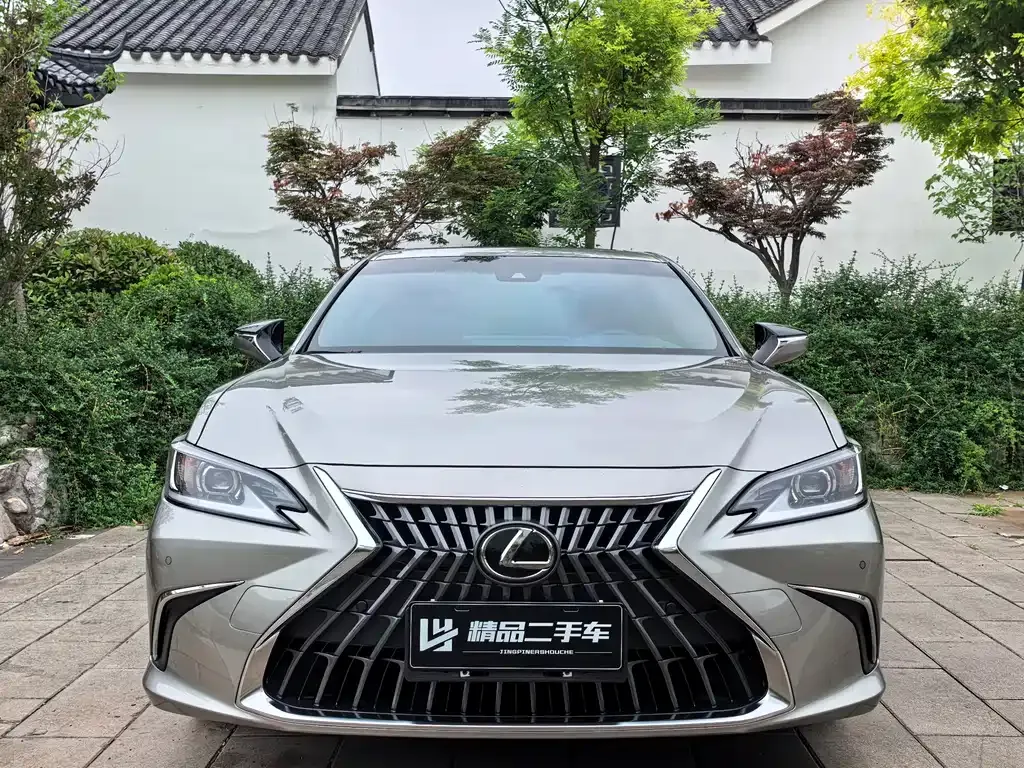 Lexus ES — фото 10
