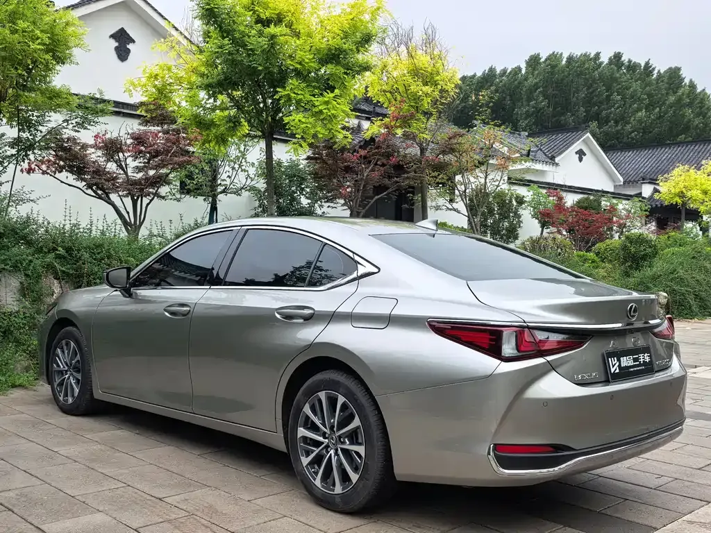 Lexus ES — фото 6