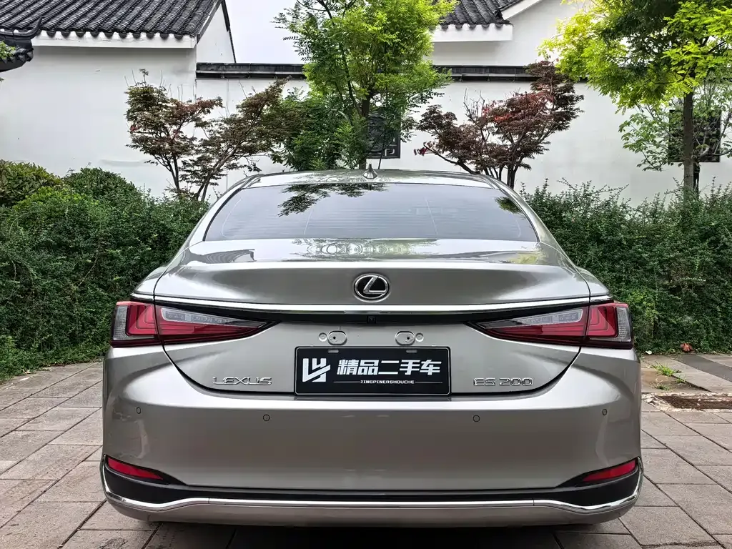 Lexus ES — фото 8