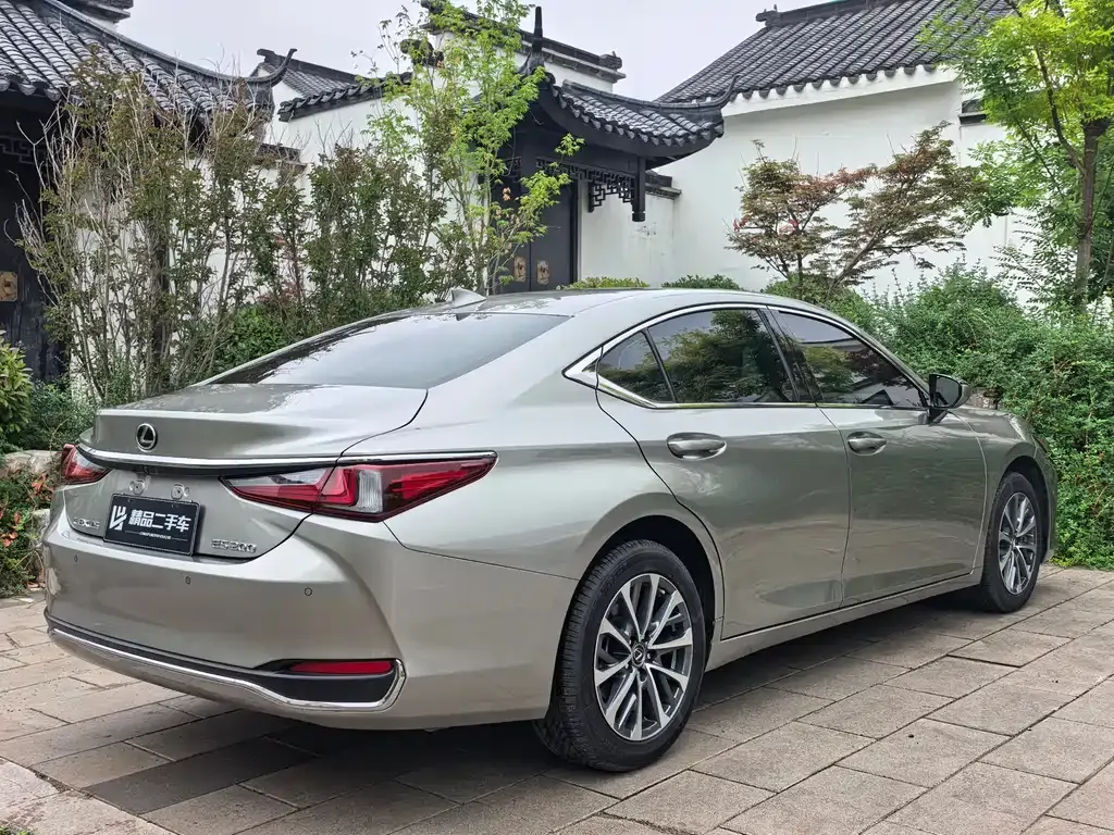 Lexus ES — фото 9