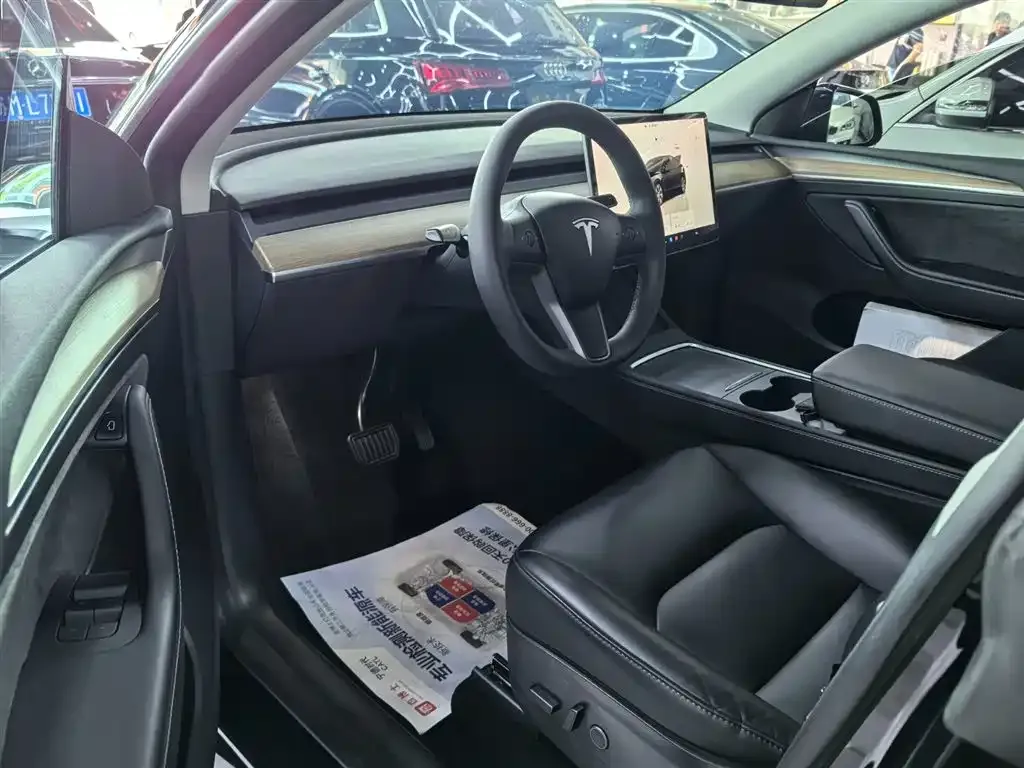 Tesla Model Y — фото 7