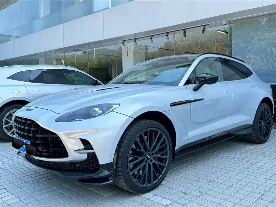 Aston Martin DBX — фото 1